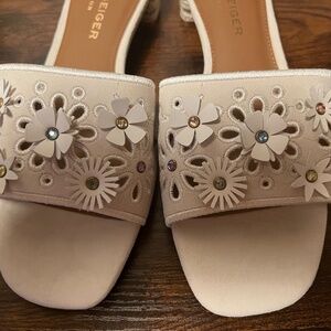 Brand New Kurt Geiger Suede Flower Sandals Bone Color
